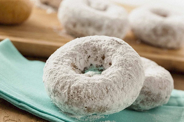 Gepuderte Donuts