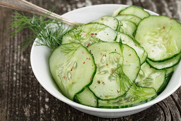 Einfacher Gurkensalat