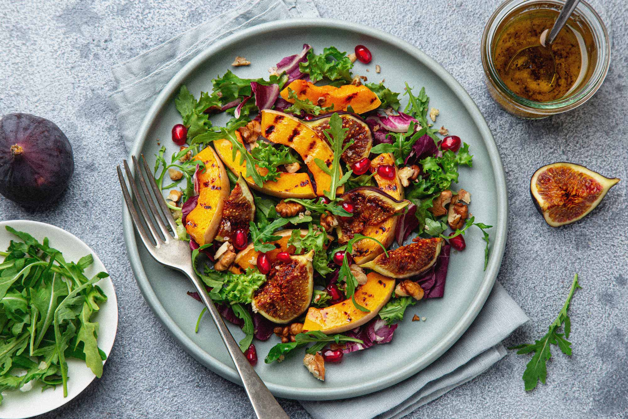 Herbstlicher Kürbiszauber-Salat mit Feigen und Walnüssen Abbildung