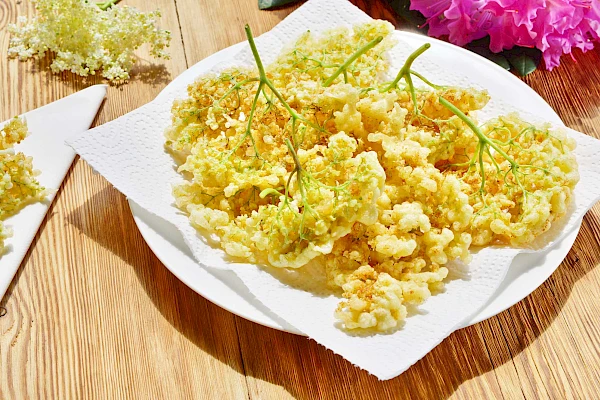 Frittierte Holunderblüten