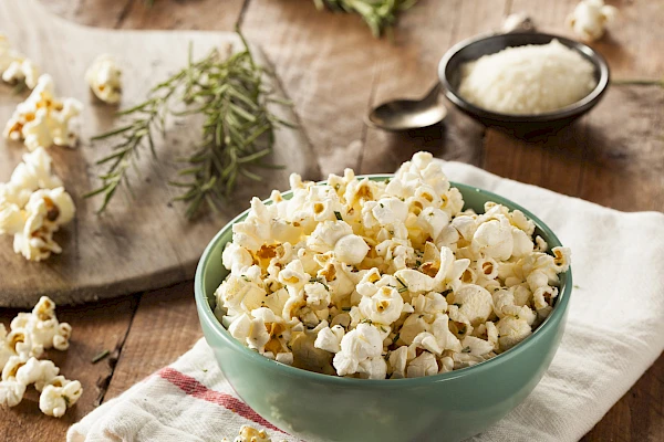 Parmesan-Rosmarin-Popcorn