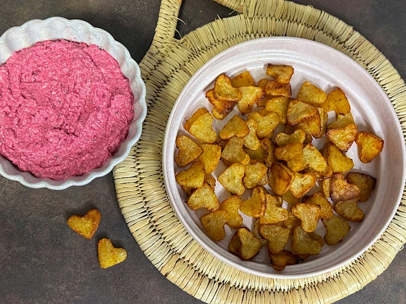 Herzkartoffeln mit rosa Dip