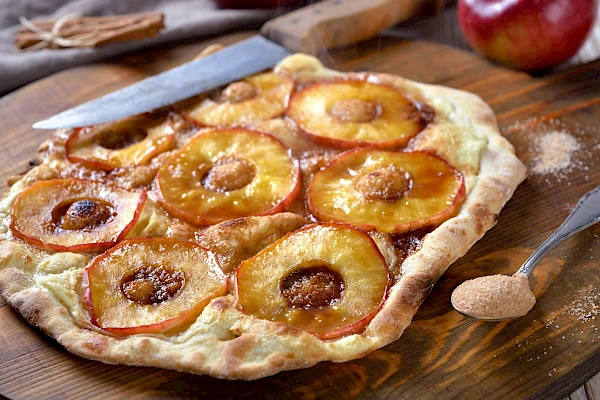 Apfel-Zimt-Flammkuchen