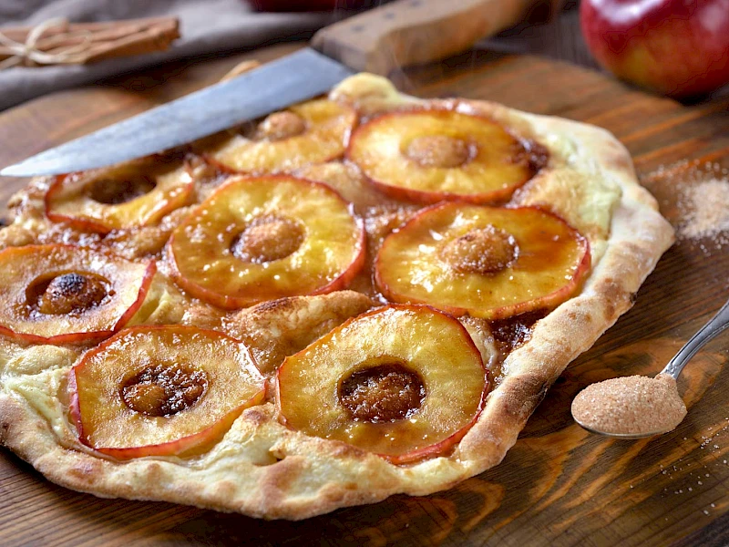 Apfel-Zimt-Flammkuchen