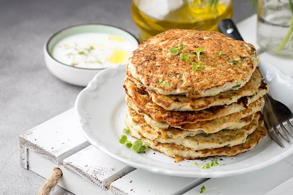 Kichererbsen-Pancakes mit Joghurt Dip