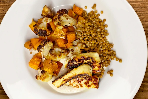 Gemüse Bowl mit Halloumi