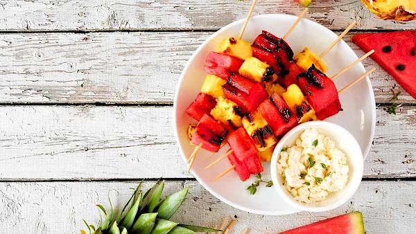 Gegrillte Wassermelonen-Ananas-Spieße