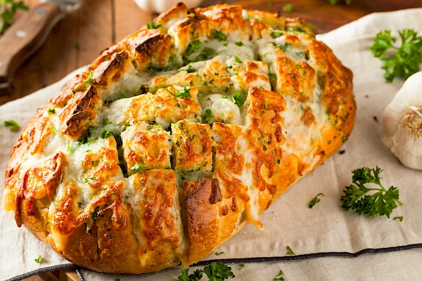 Knoblauch-Käse-Zupfbrot