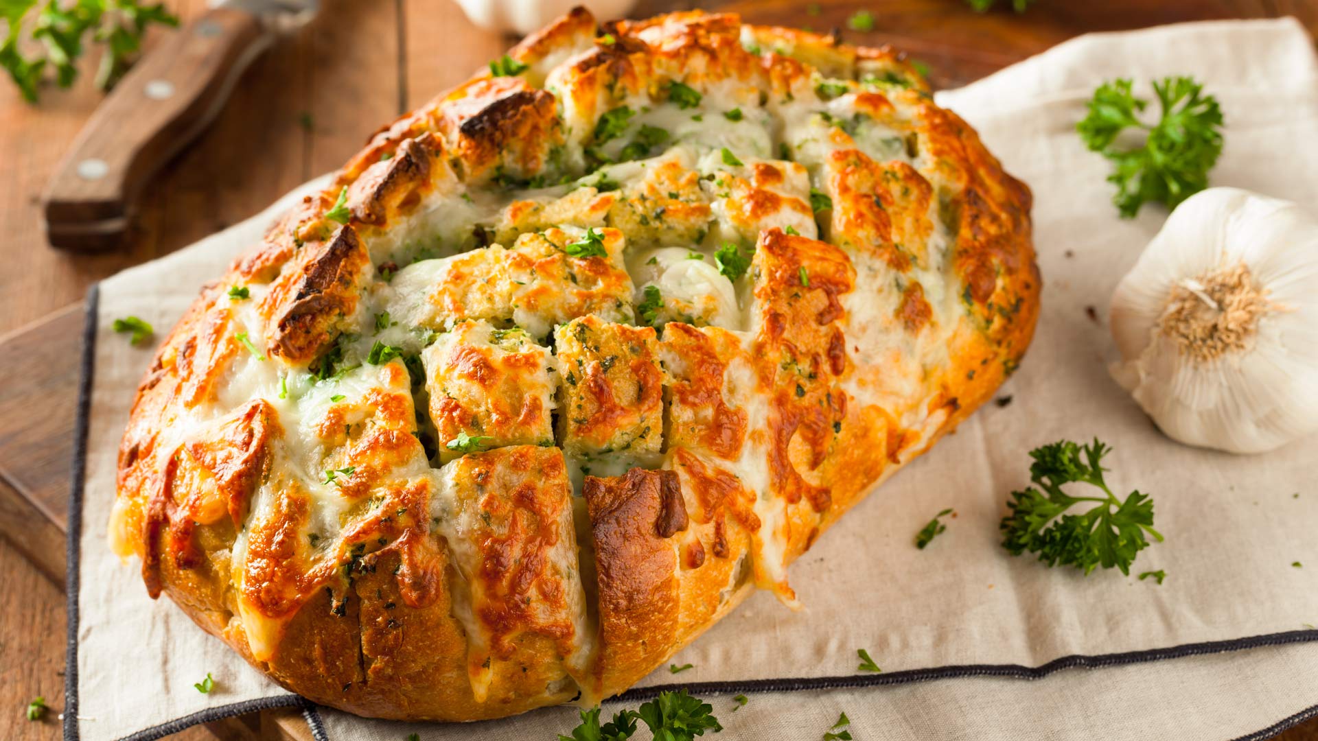 Knoblauch-Käse-Zupfbrot