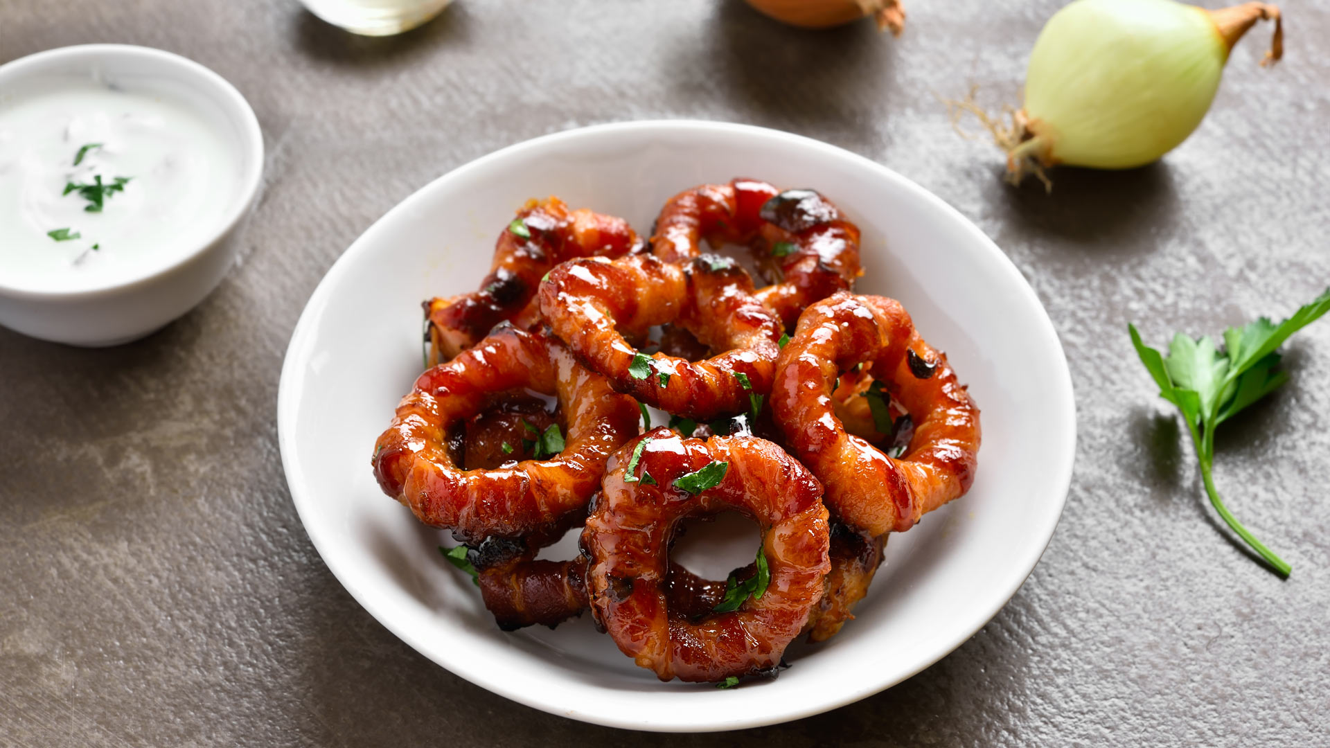 Bacon Onion Rings vom Grill