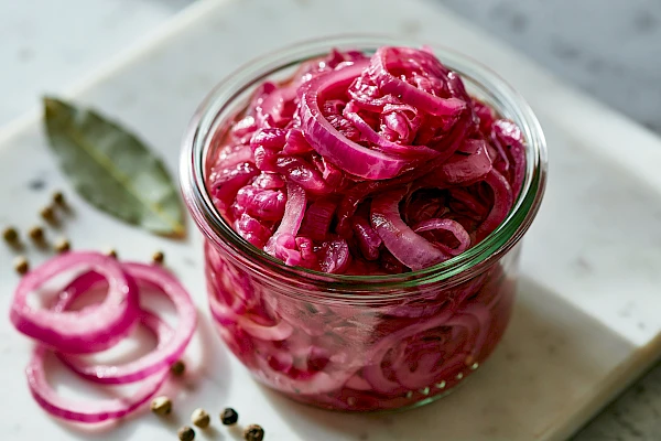 Schnelle Pickle-Zwiebeln
