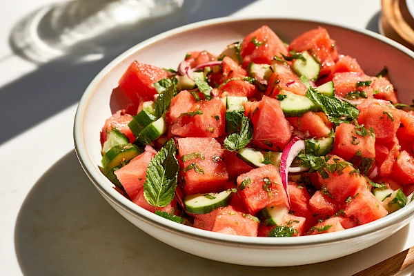 Melonen-Gurken-Salsa mit Minze